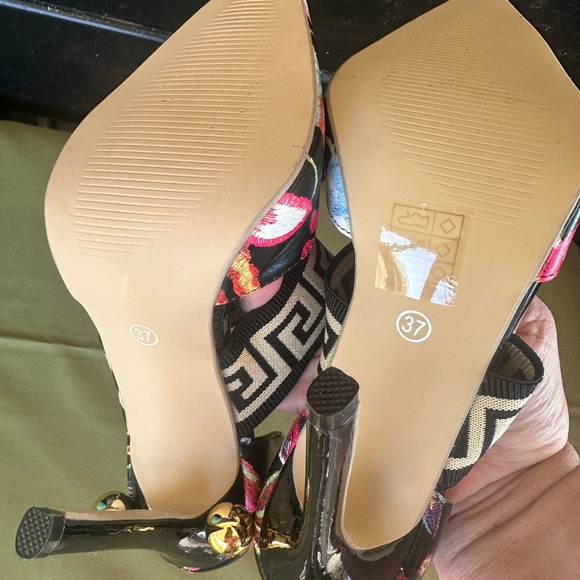 Black and Red High Heeled Sandals with Stiletto Design and Geometric Pat… - Picture 11 of 12